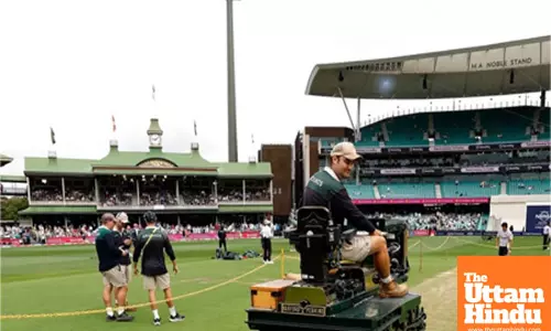 No former Indian player has complained of grass on SCG pitch, says Gavaskar