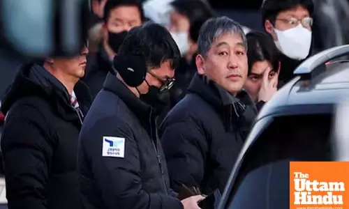 Yoon faces arrest following court decision, standoff delays detention