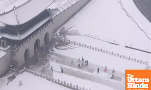 Heavy snow blankets South Koreas wider Seoul, eastern region