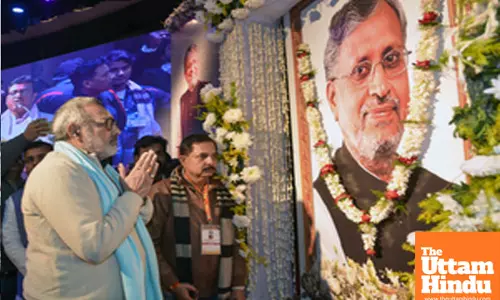 Patna: Union Minister Giriraj Singh pays tribute to Sushil Kumar Modi on his birth anniversary