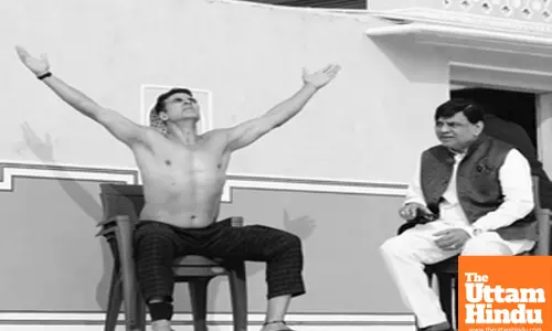 Akshay Kumar, Paresh Rawal soak in winter sun during Bhooth Bangla shoot