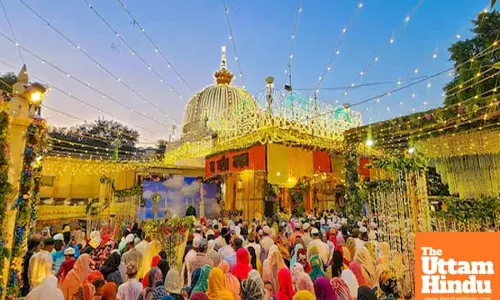 Pak pilgrims visit Ajmer to present chadar on behalf of their govt