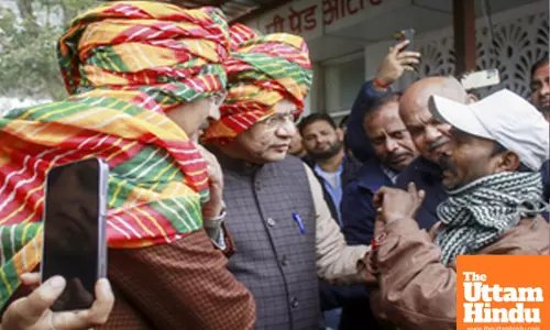 New Delhi: Union Minister Ashwini Vaishnaw meets porters (coolies) and auto, cab drivers