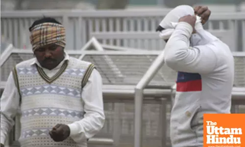 New Delhi: Commuters, dressed in woollen clothes, walk on a road amidst thick fog on a cold winter morning