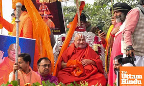 Prayagraj: Tulasi Pithadhiswar Swami Rambhadracharya takes part in the Akhil Bhartiya Vaishav Ani Akhara Peshwai procession