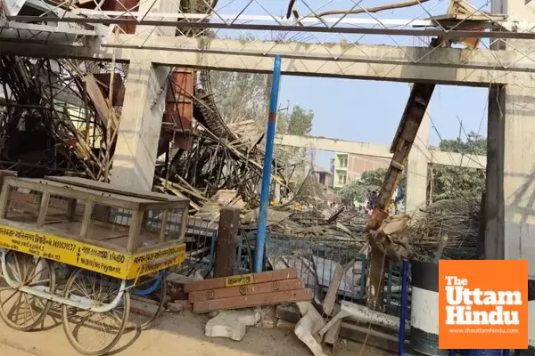 Kannauj Railway Station Horror: Building Slab Falls, 20 Workers Trapped Under Debris Kannauj Railway Station Horror: Building Slab Falls, 20 Workers Trapped Under Debris