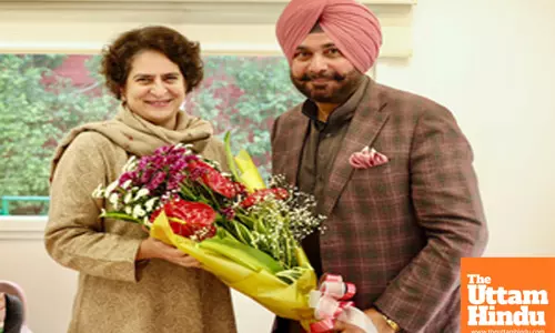 New Delhi: Former Member of Rajya Sabha Navjot Singh Sidhu meets Congress MP Priyanka Gandhi Vadra
