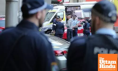 One dead, two hospitalized after knife fight in Melbourne