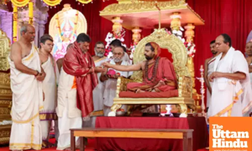 Chikkamagaluru: Karnataka Deputy CM DK Shivakumar seeks from Sri Vidhushekhara Bharati Swamiji of Sri Matha