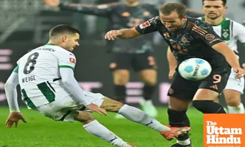 Bayern edge Monchengladbach to stay on top in Bundesliga