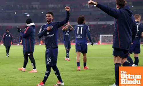 FA Cup: 10-man Man Utd knockout wasteful Arsenal on penalties