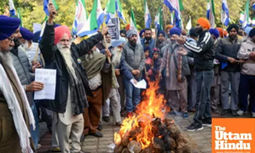 Amritsar: Amritsar Farmers Demonstrate Against New Farm Legislation