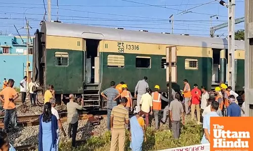 Passenger Train Derails, Loco Pilots Quick Thinking Averts Major Tragedy