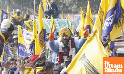 New Delhi: AAP Candidate Jitender Singh Shanty Offers Prayers at Cremation Ground