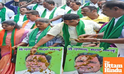 Bengaluru: Members of BJP Yuva Morcha stage a protest against the state government