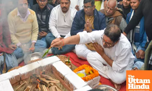 Patna: Jan Suraaj Chief Prashant Kishor offers prayers and performs a havan