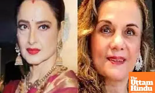 Rekha, Mumtaz reunite, embrace each other