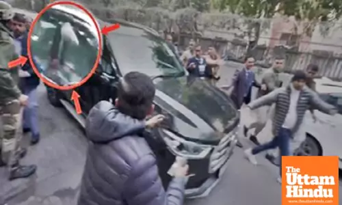 AAP alleges Kejriwal’s car attacked with bricks and stones, Watch VIDEO