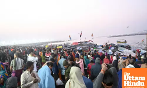 Prayagraj: Devoteees arrive to take a holy dip at Triveni Sangam