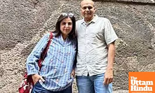 Farah Khan & Ashutosh Gowariker pose for a memorable pic as they visit Ellora caves