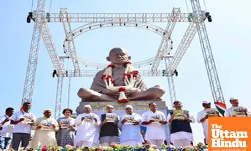 Belgavi: Unveiling of the statue of Mahatma Gandhi at the Suvarna Vidhan Soudha