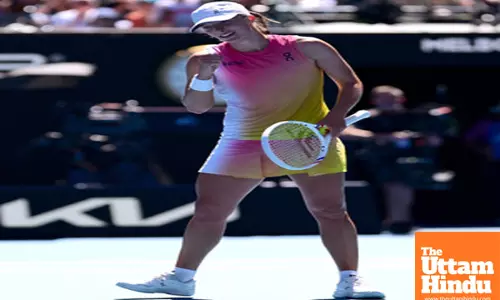 Swiatek beats Navarro to sail into second Aus Open semifinal