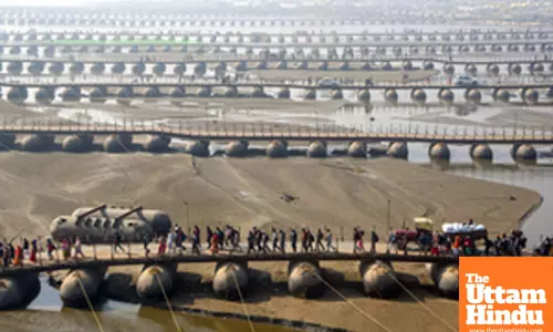 Prayagraj: Devotees walk over the pontoon bridges over the Triveni Sangam