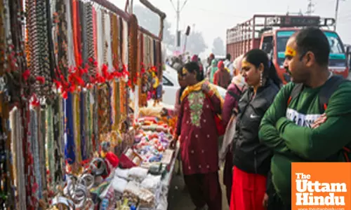 Prayagraj: Pilgrims shop from roadside vendors at the Maha Kumbh Mela 2025