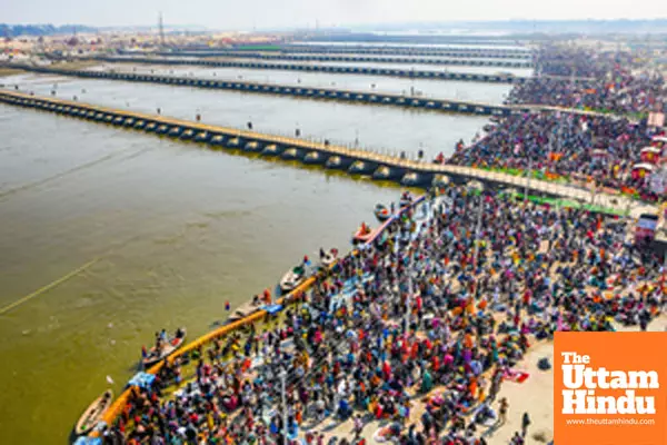 Prayagraj: Devotees take a holy dip at Triveni Sangam Prayagraj: Devotees take a holy dip at Triveni Sangam