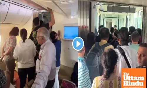 Trapped in the Sky: Passengers Trapped for 5 Hours, Panic Breaks Out; VIDEO
