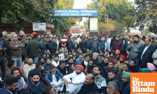 Amritsar: Congress stages dharna outside Government Medical College