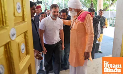 New Delhi: Lok Sabha LoP and Congress MP Rahul Gandhi offers prayer at Maharishi Valmiki Temple