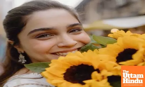 Sharvari brings smiles to Dadar Flower Market with photographer Sutej Pannu