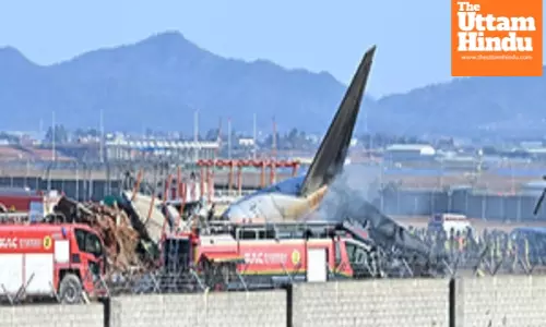 Fire Breaks Out on Plane Before Takeoff, Passengers Rush to Escape!