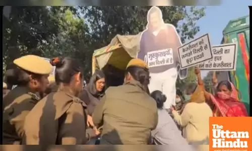 Delhi Police Detains Swati Maliwal for Throwing Garbage Outside Kejriwals Residence