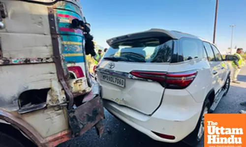 Bhopal: A truck collided with the vehicle of Congress State President Jitu Patwari near Phanda Toll