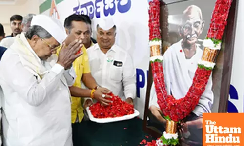 Bengaluru: Karnataka Chief Minister Siddaramaiah pays tribute to Mahatma Gandhi on his death anniversary