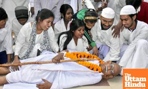 Patna: Artists perform a play on Mahatma Gandhis martyrdom day