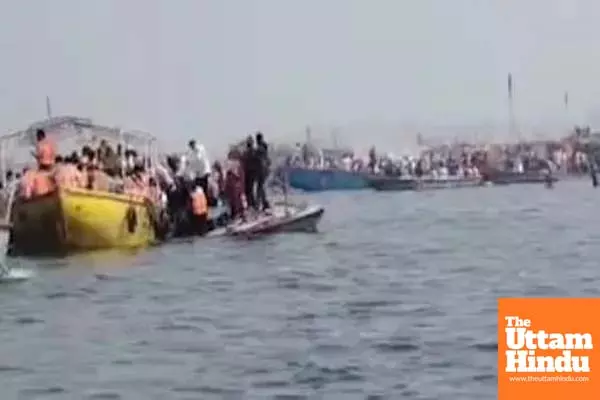 Major Boat Tragedy in Varanasi: Vessel Capsizes Near Ghat with 60+ On Board Major Boat Tragedy in Varanasi: Vessel Capsizes Near Ghat with 60+ On Board