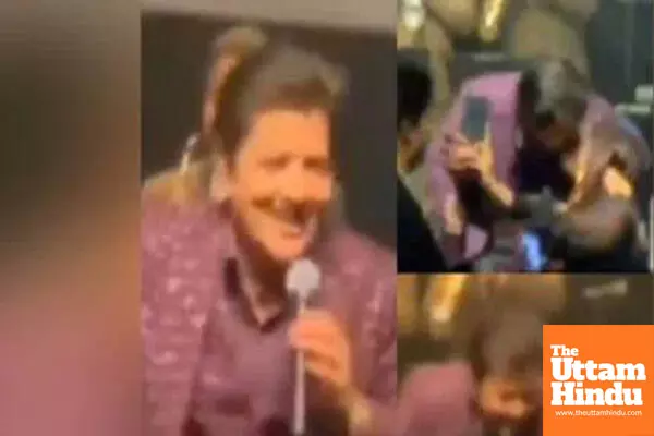 Udit Narayan kisses female fans on lips during concert, video goes viral Udit Narayan kisses female fans on lips during concert, video goes viral
