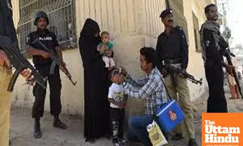 Policeman escorting polio team killed in Pakistan