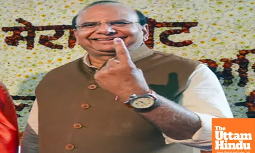 New Delhi: Delhi Lieutenant Governor VK Saxena casts his vote for the Delhi Assembly Elections
