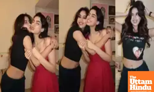 Janhvi Kapoor asks Khushi to wear a t-shirt with her face on it