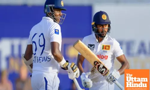 Chandimal, Mendis fightback after Lyon, Starc three-fers in Galle
