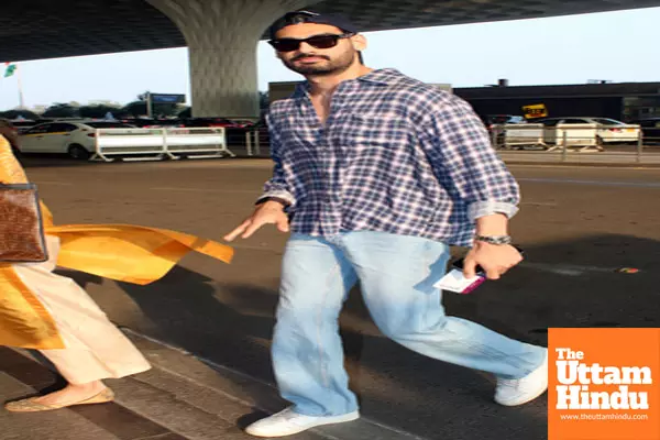 Celebrities Spotted At the Mumbai Airport Celebrities Spotted At the Mumbai Airport