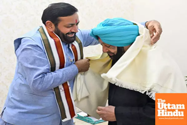 Haryana CM Nayab Saini meets former Punjab CM Captain Amarinder Singh