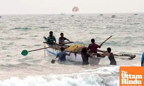Sri Lankan navy arrests 14 TN fishermen, seizes mechanised boat