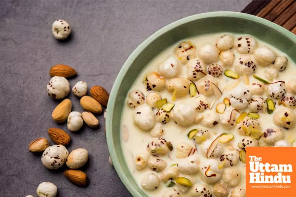Superfood showdown: cashew vs makhana - which one reigns supreme? Superfood showdown: cashew vs makhana - which one reigns supreme?
