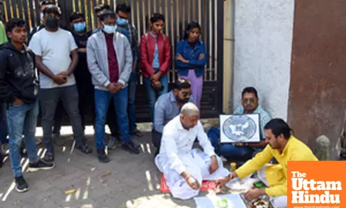 Aspirants of Jharkhand Public Service Commission (JPSC) aspirants protest by shaving their heads