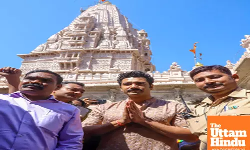 Actor Vicky Kaushal visits and offers prayers at the Babulnath Temple